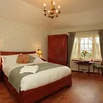 Corrib House Guest 4*