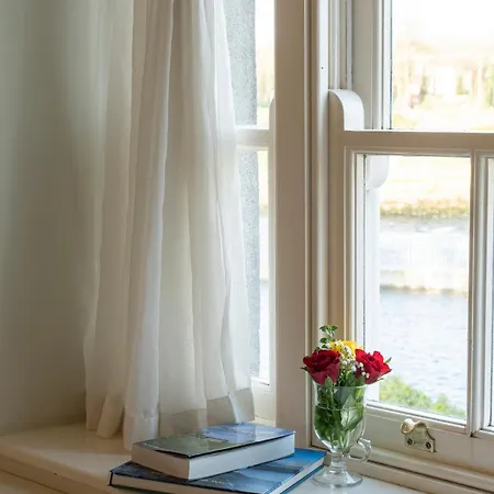 Corrib House Guest 4*