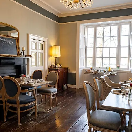 Corrib House Guest 4*