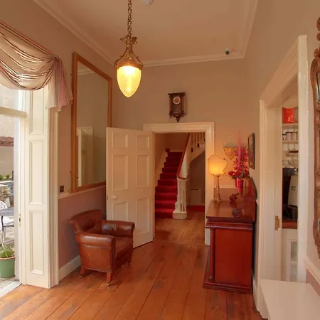 Corrib House Guest 4*