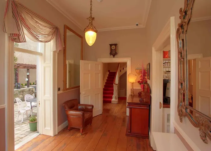 Corrib House Guest 4*