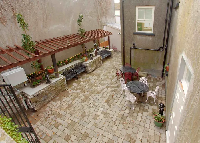 לינה וארוחת בוקר Corrib House Guest 4*